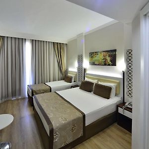 Zimmer mit Kingsize-Bett